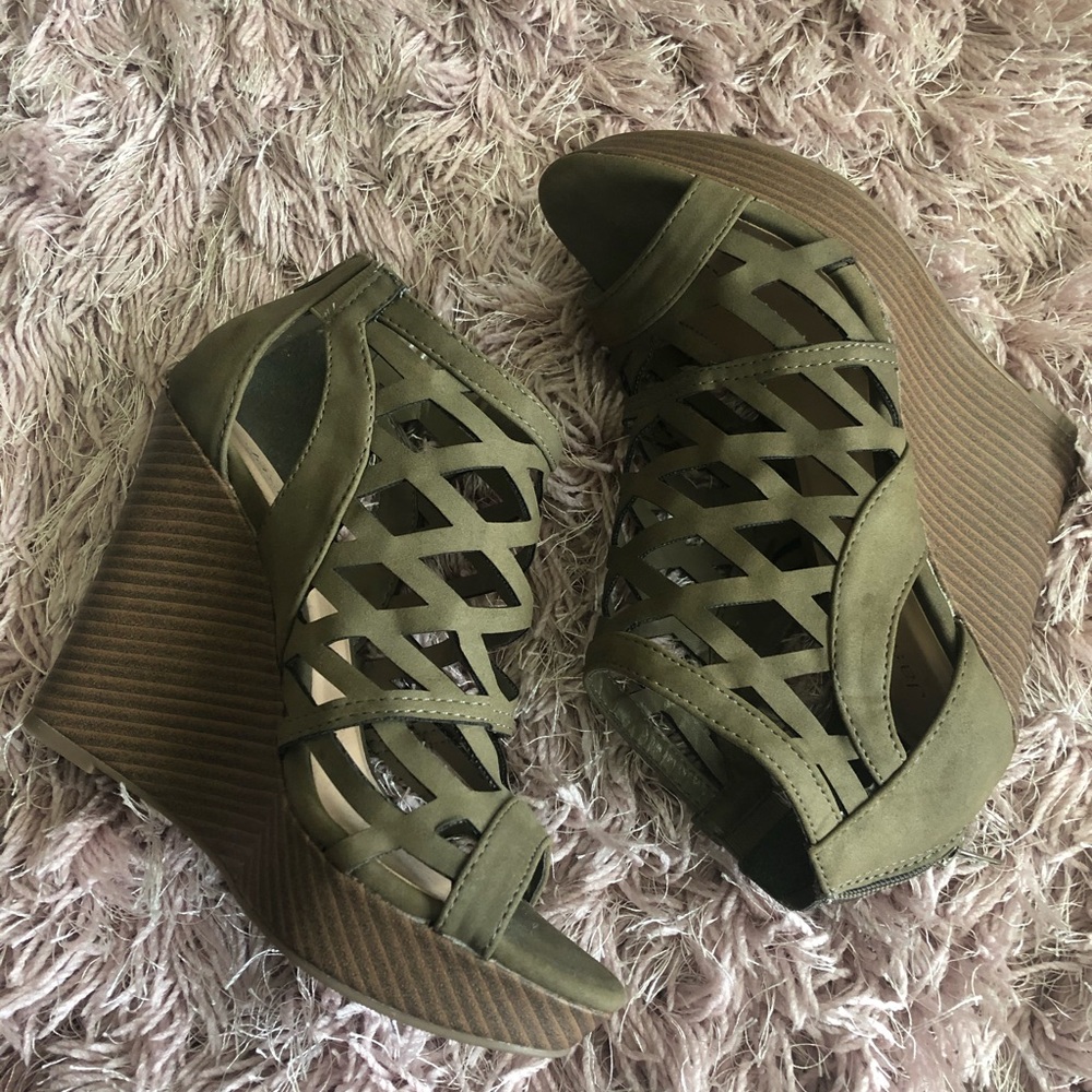 Jasmin Wedges